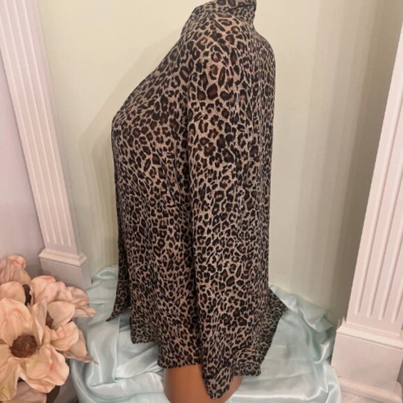 Secret Treasures. Size Medium. Pajama Top Shirt. Chiffon. Animal Print. B123 - Picture 3 of 4
